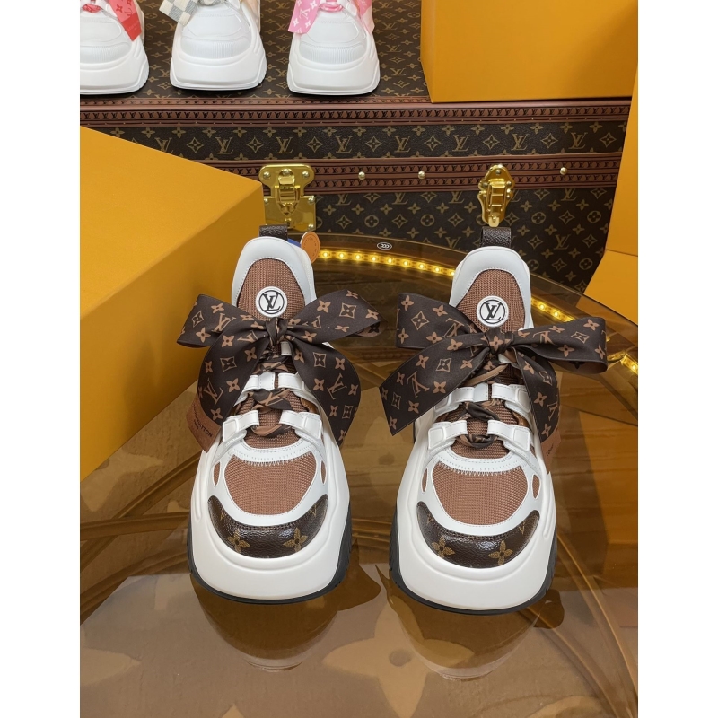 l**is V*t*n sneakers
